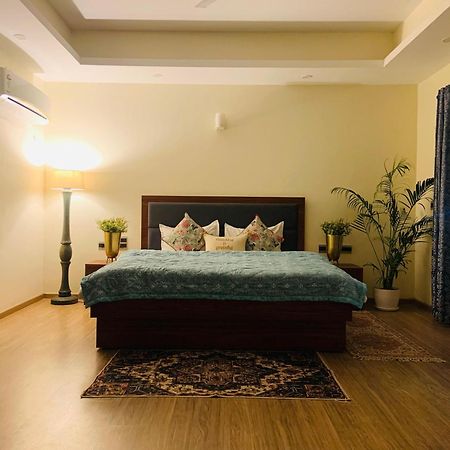 Umang - Premium Resort Like Villa In วรินดาวัน ภายนอก รูปภาพ
